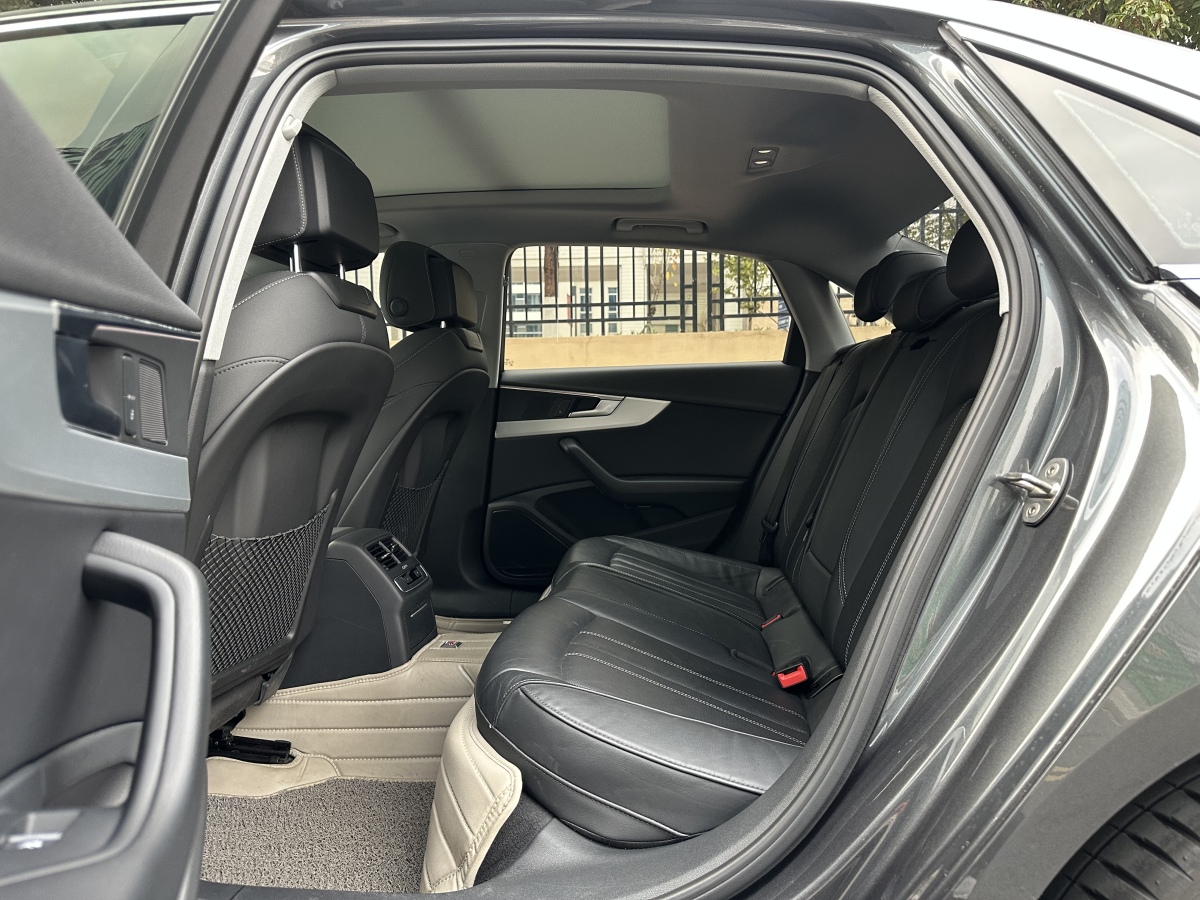 Audi A4L 2020 car image #9