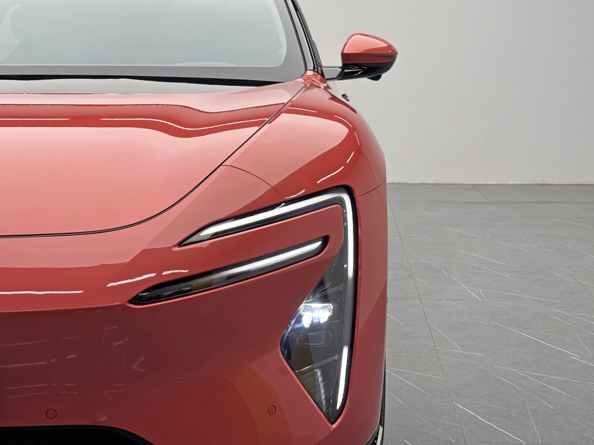 Avatr 06 2025 car image #9