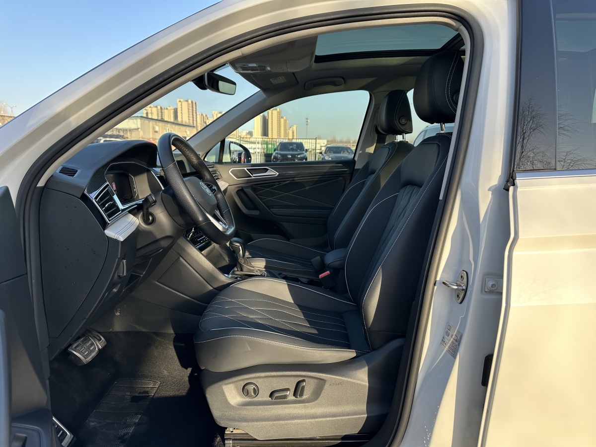 Volkswagen Tiguan L 2021 car image #9