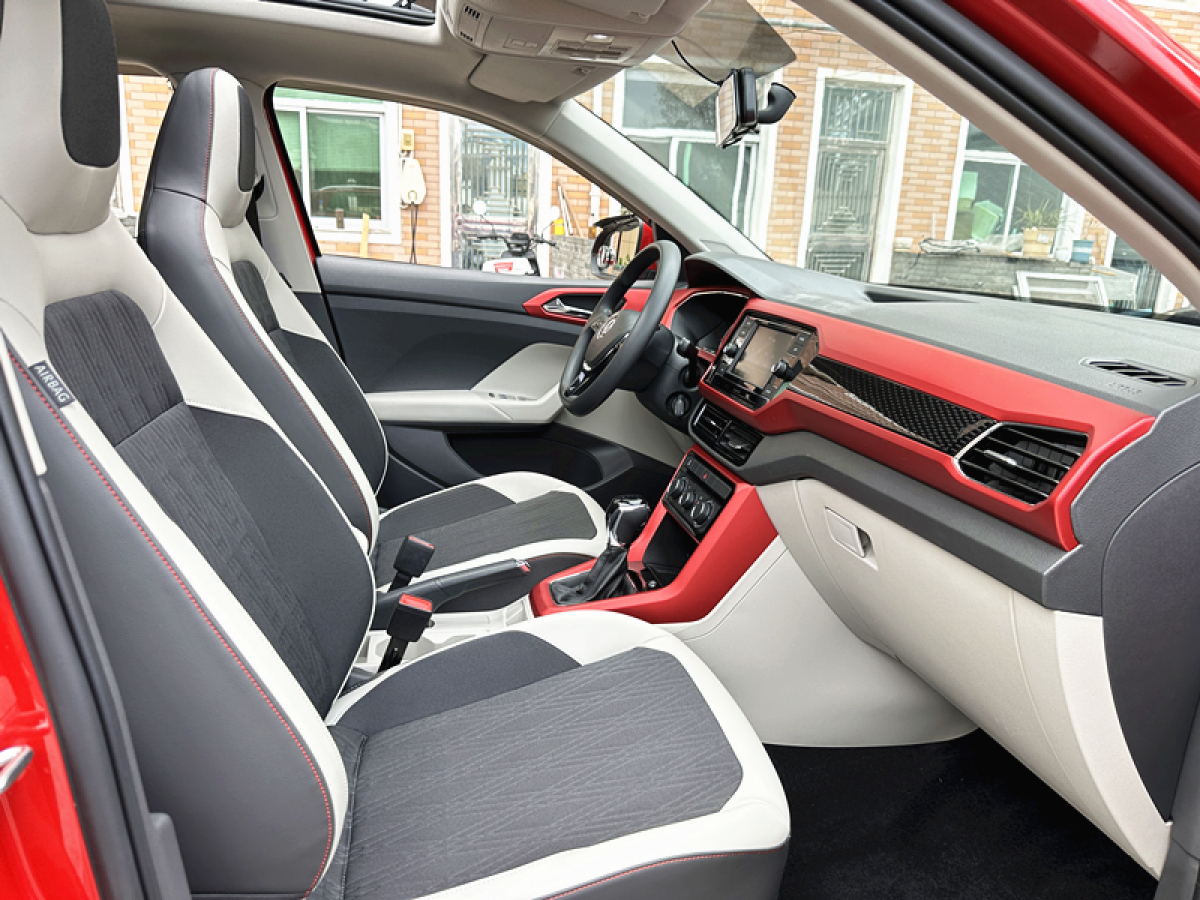 Volkswagen T-Cross 2019 immagine di auto #9