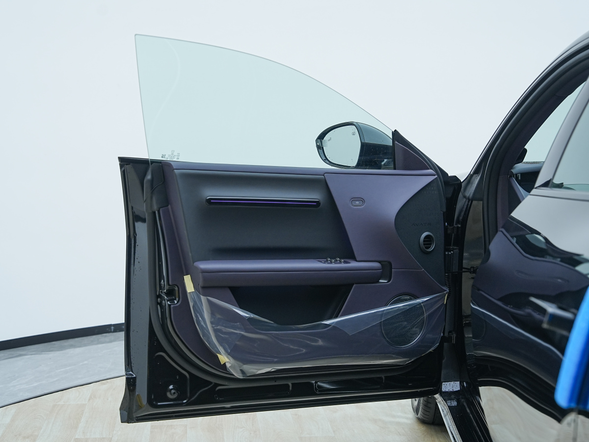 Avatr 06 2025 car image #9