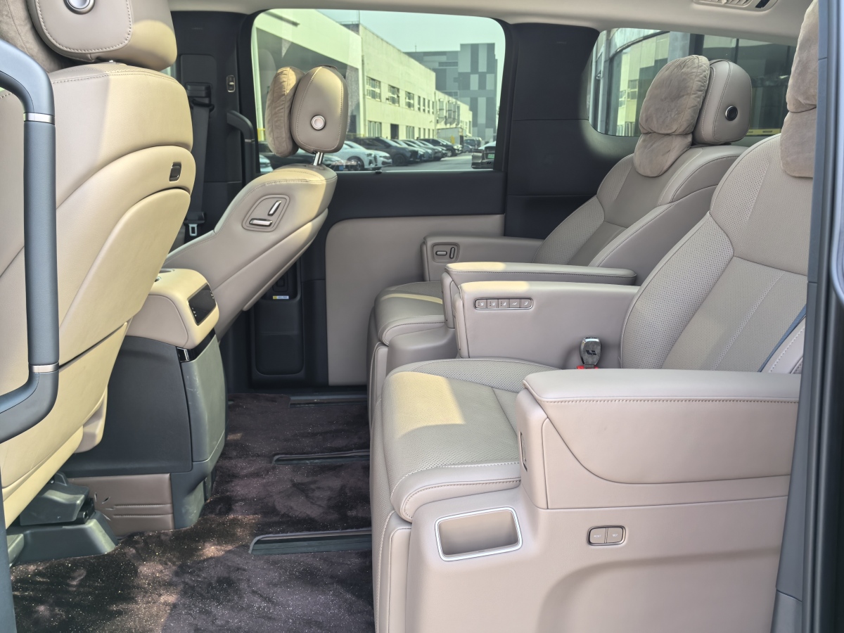 理想汽车 理想MEGA 2025 汽车图片 #9