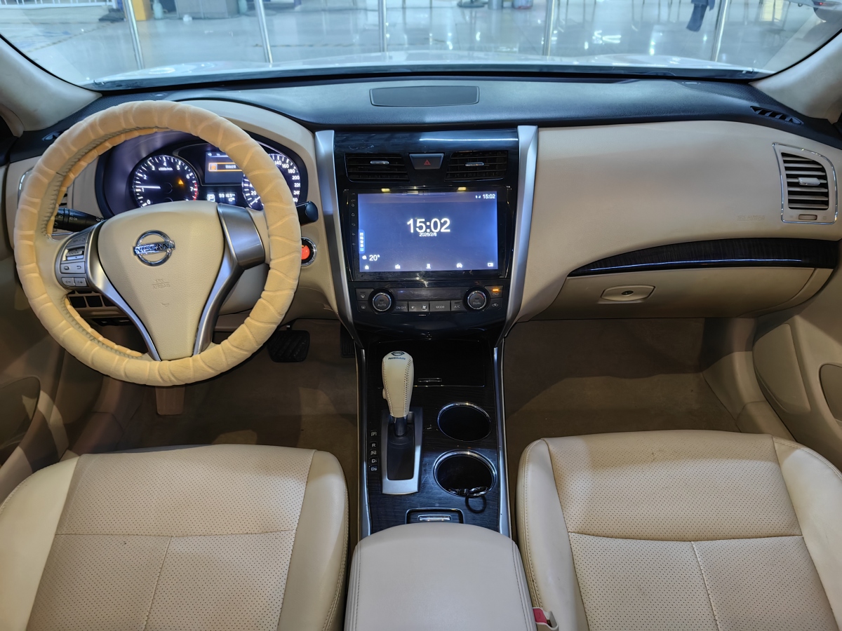 Nissan 2013 car image #9
