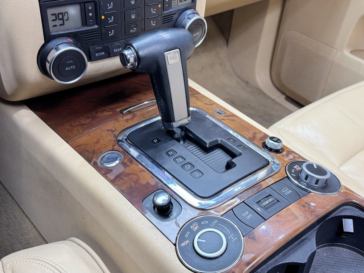 Volkswagen Touareg 2005 immagine di auto #9