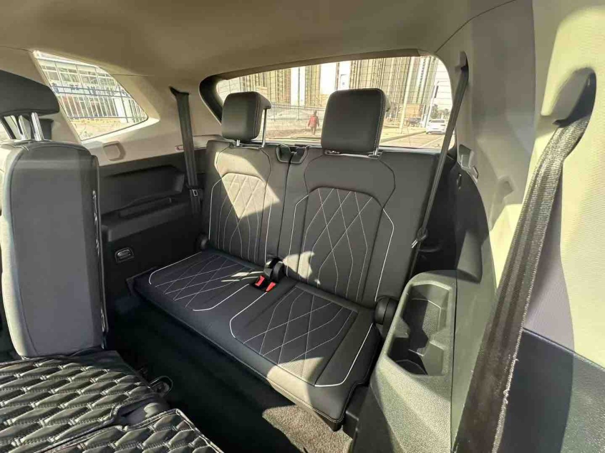 Volkswagen Tiguan L 2021 صورة سيارة #9