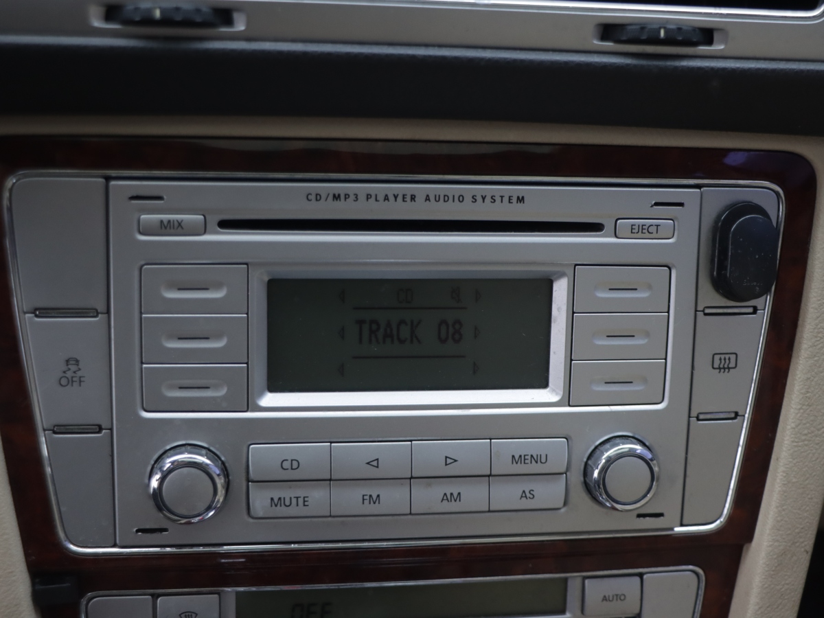 Volkswagen Passat Lingyu 2011 car image #9