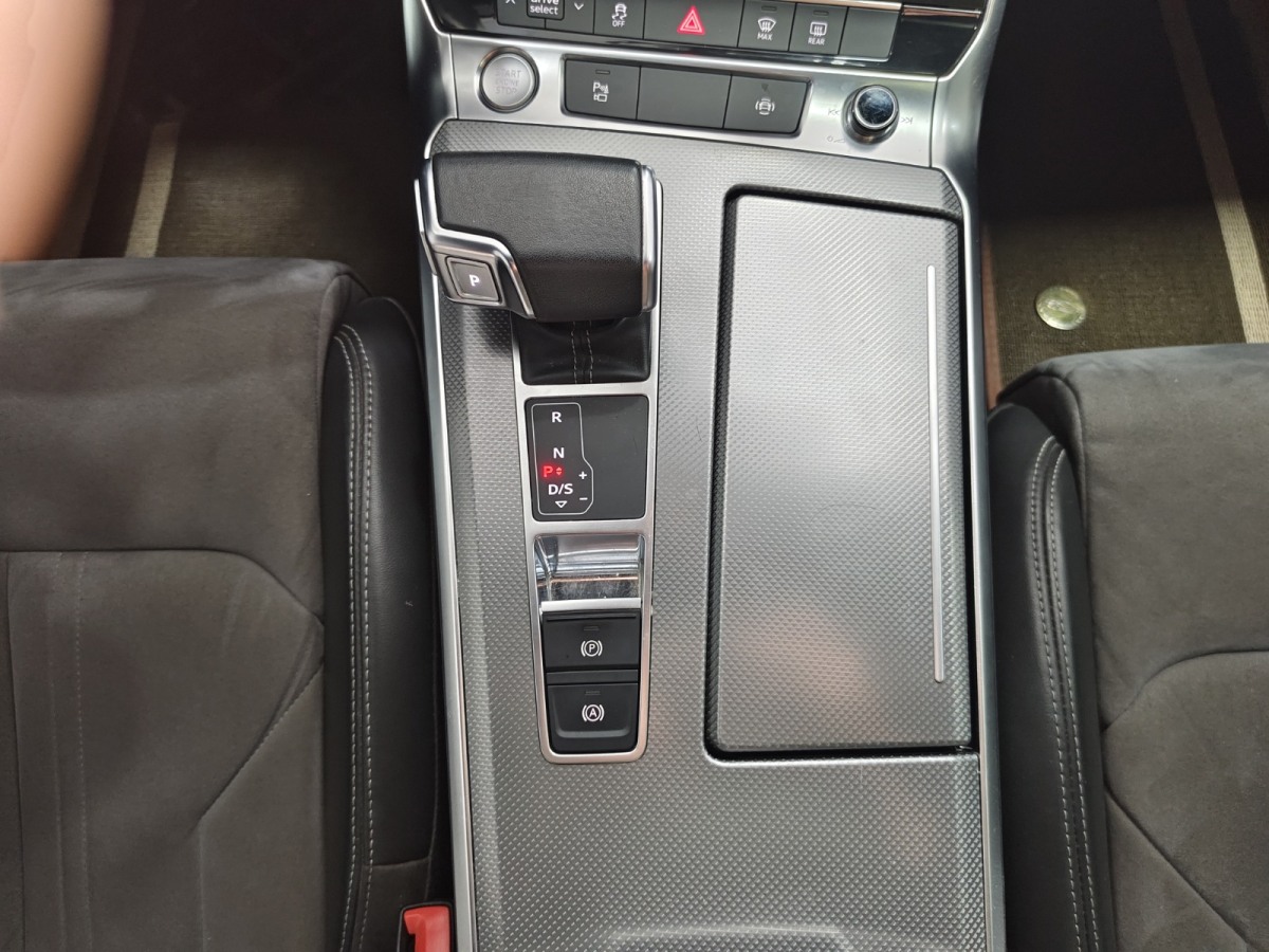 Audi 2019 car image #9