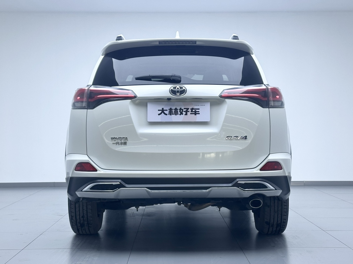 Toyota RAV4 2018 car image #9