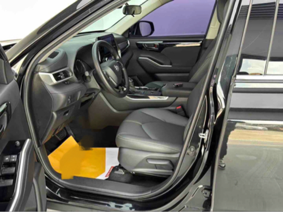 Toyota Highlander 2023 car image #9