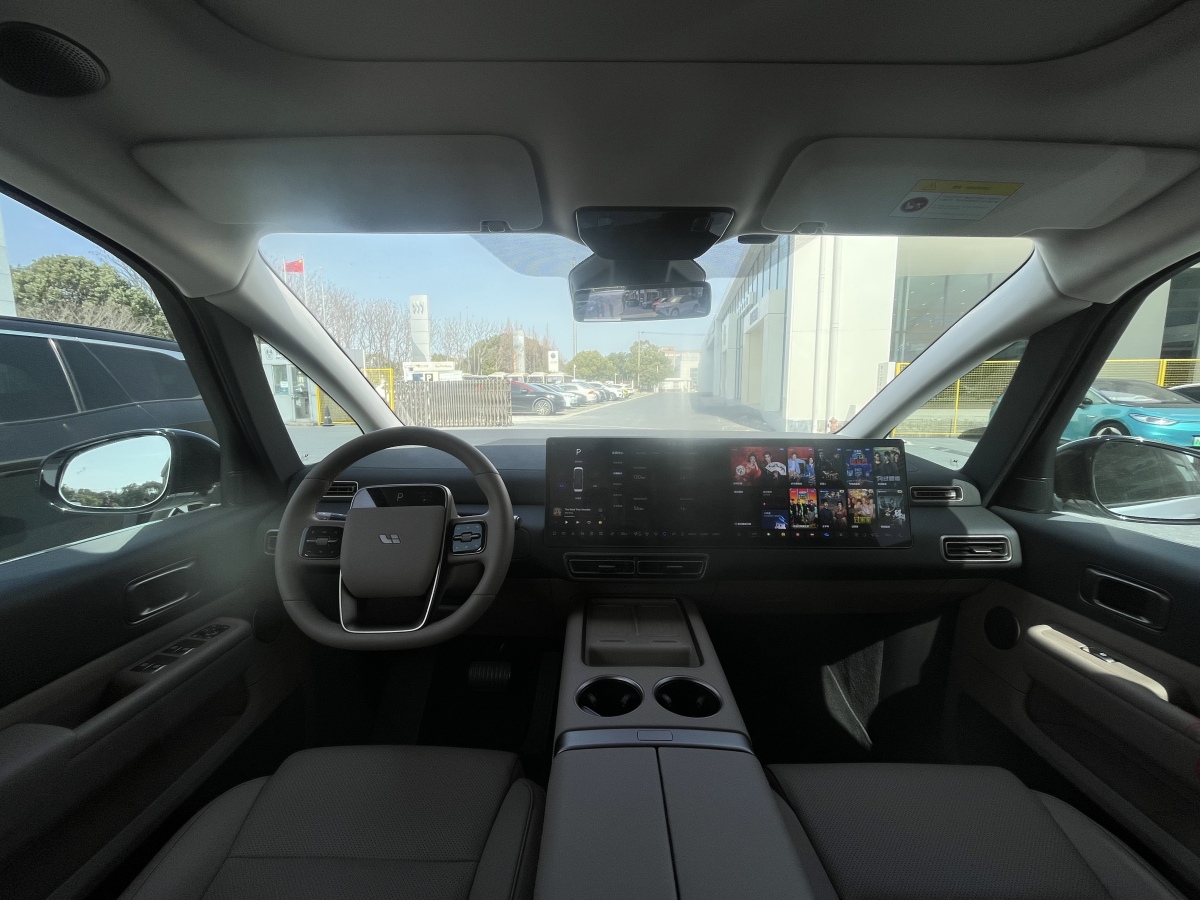 理想汽车 理想MEGA 2025 汽车图片 #9