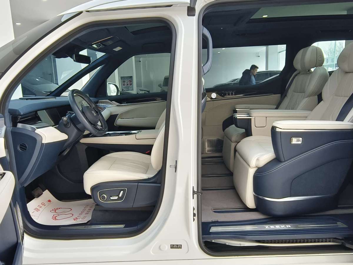 极氪 极氪009 2024 汽车图片 #9