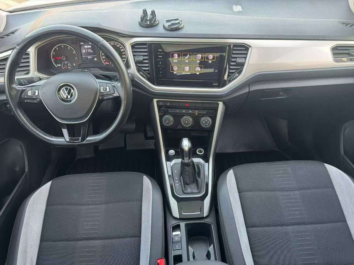 Volkswagen T-Roc 2023 car image #9