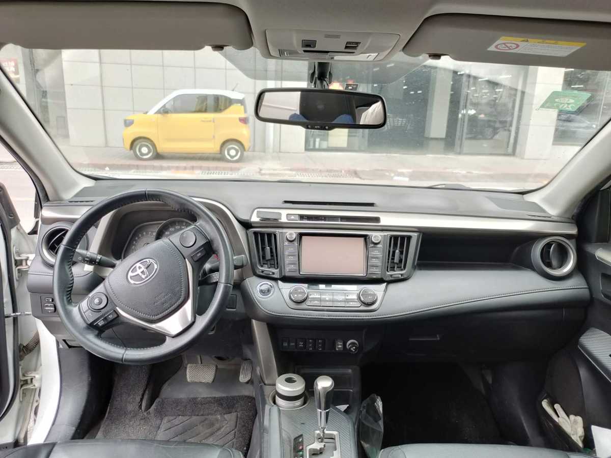 Toyota RAV4 2016 car image #9