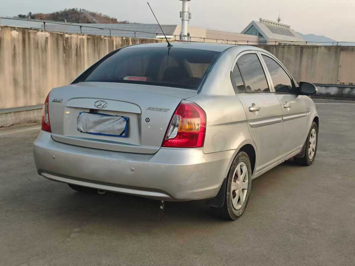 Hyundai Accent 2009 car image #9