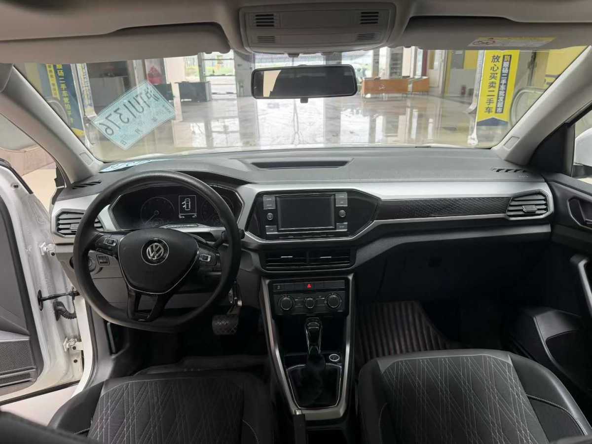 Volkswagen 2019 car image #9
