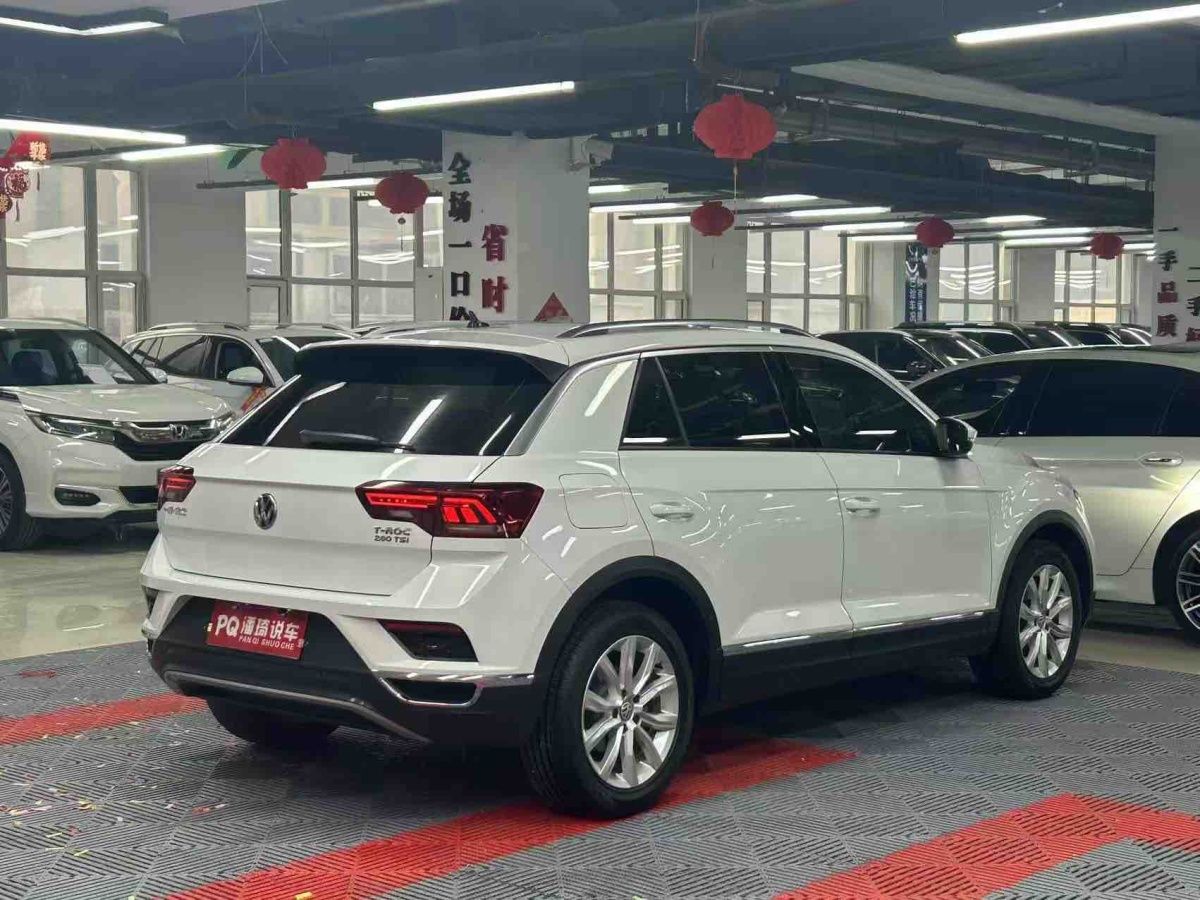 Volkswagen T-Roc 2020 car image #9
