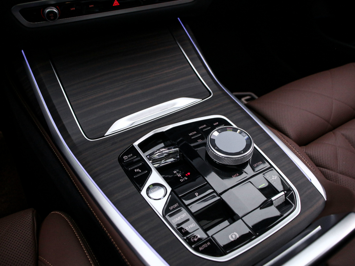 BMW X7 2025 immagine di auto #9