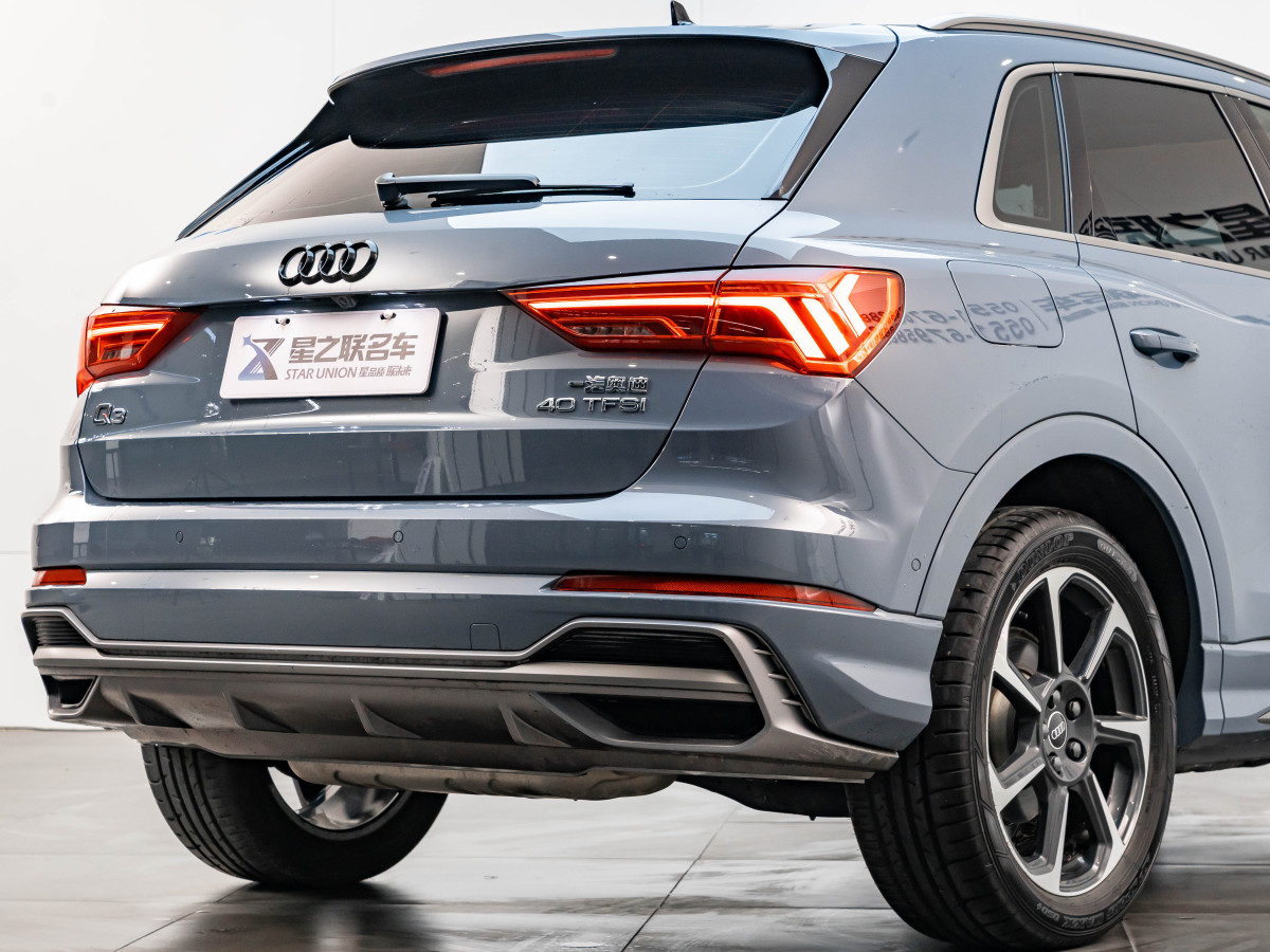 Audi Q3 2023 car image #9