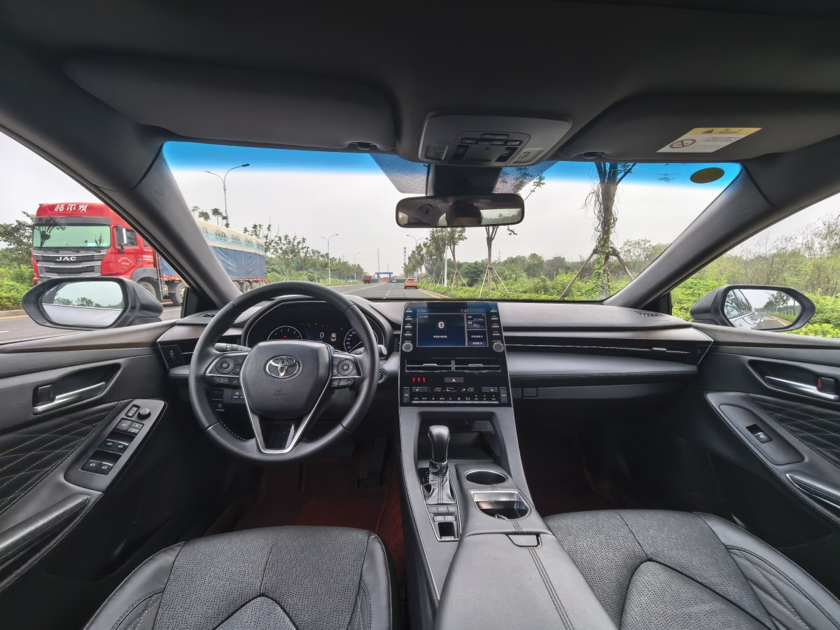 Toyota Avalon 2020 car image #9