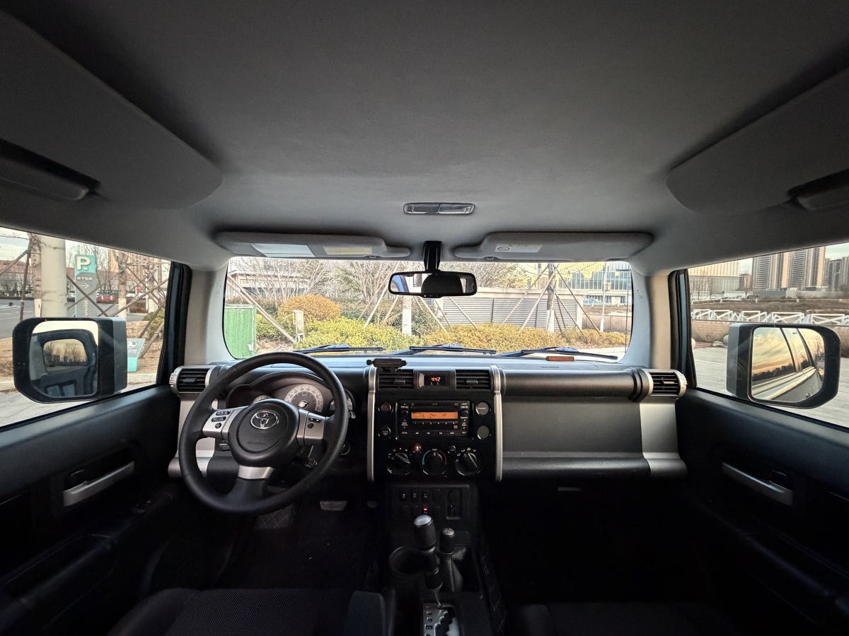 Toyota FJ Cruiser 2011 car image #9