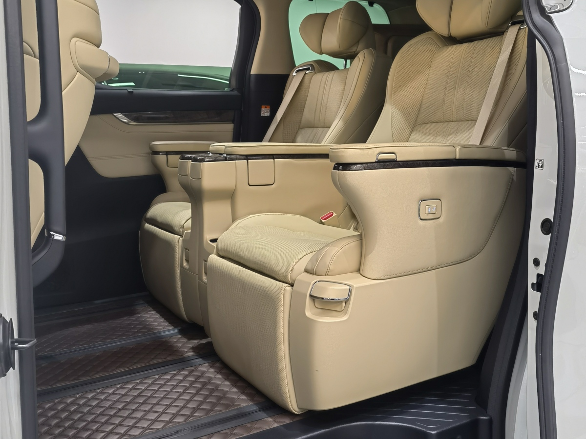 Toyota Vellfire 2022 car image #9