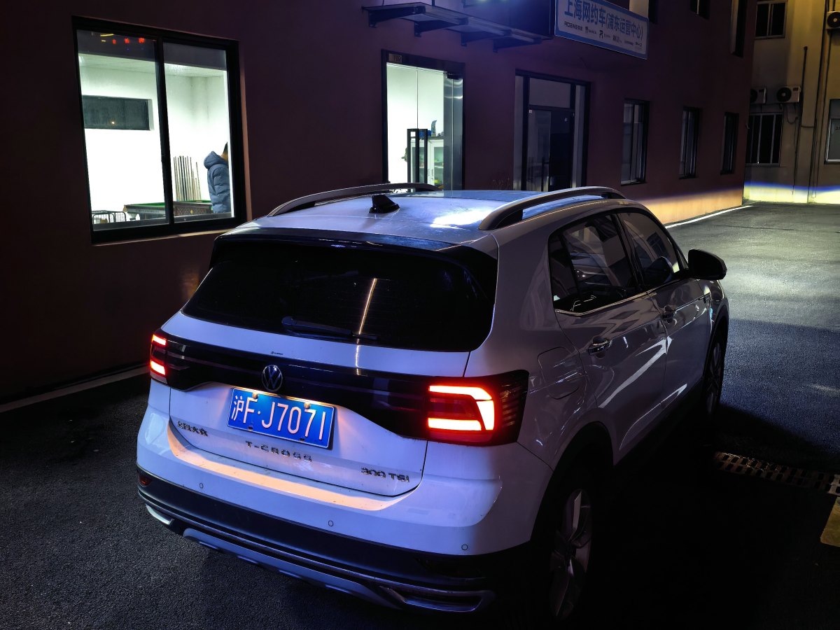 Volkswagen T-Cross 2024 car image #9