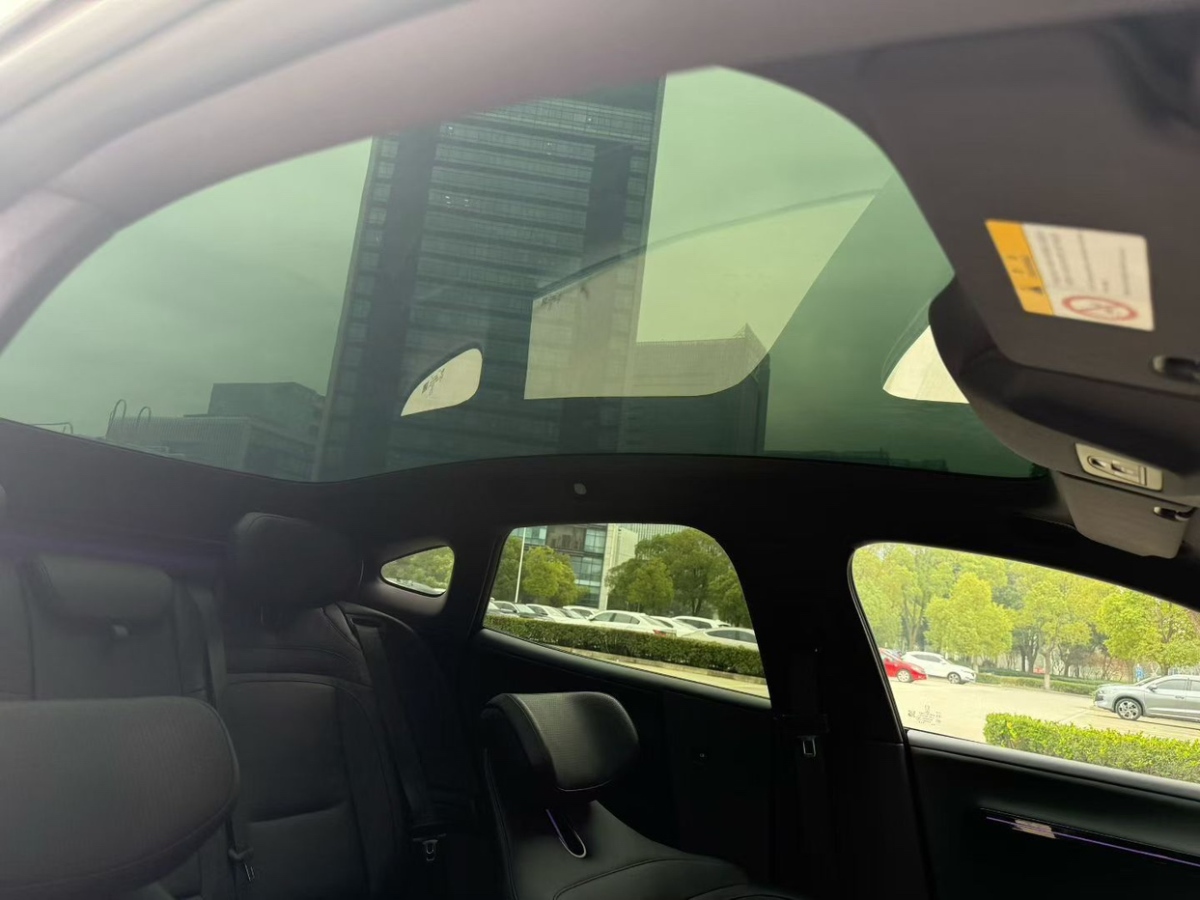 Avatr 06 2025 car image #9