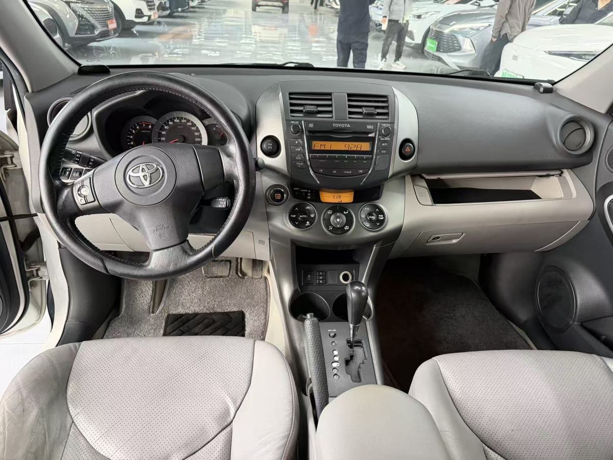 Toyota RAV4 2011 car image #9