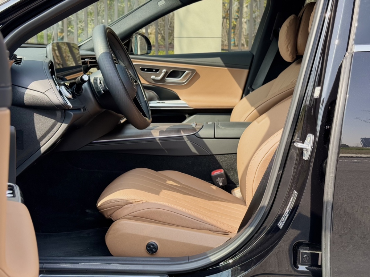 Mercedes-Benz E Class 2025 car image #9