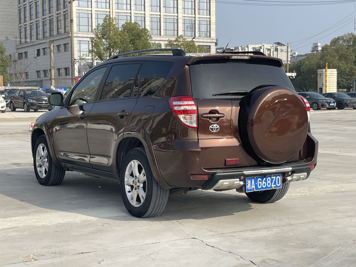 Toyota RAV4 2016 imagen de coche #9