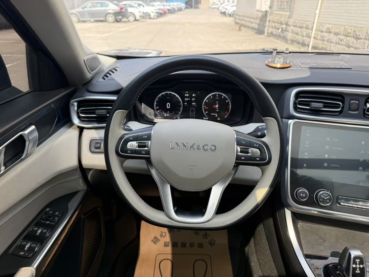 Lynk & Co 01 2019 #9 Lynk & Co 01 2019 car image #9