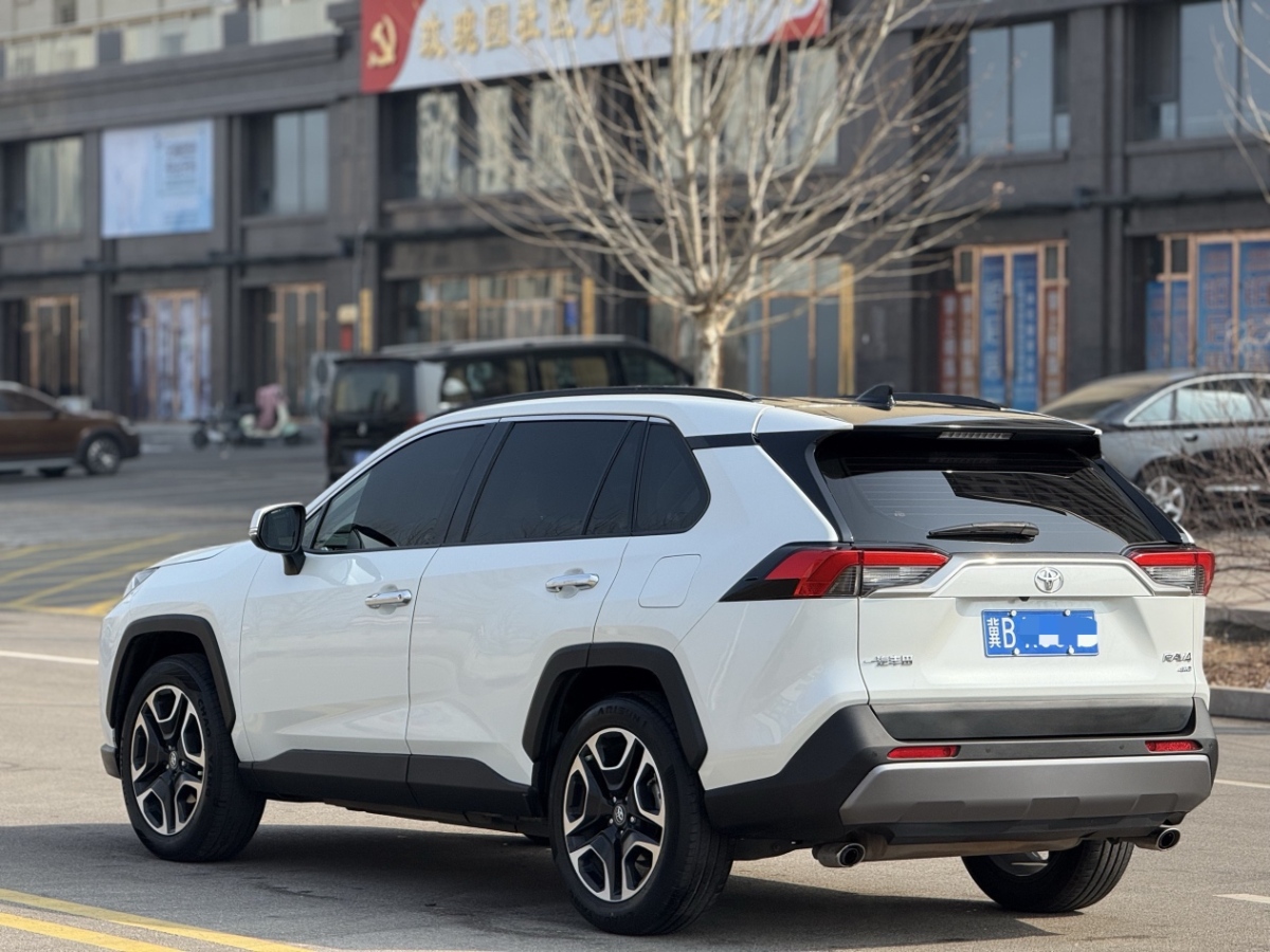 Toyota RAV4 2021 car image #9