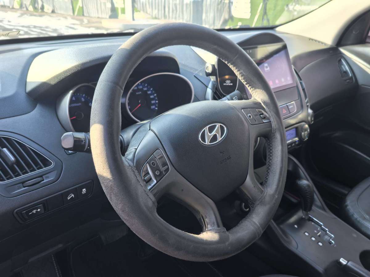 Hyundai ix35 2013 car image #9