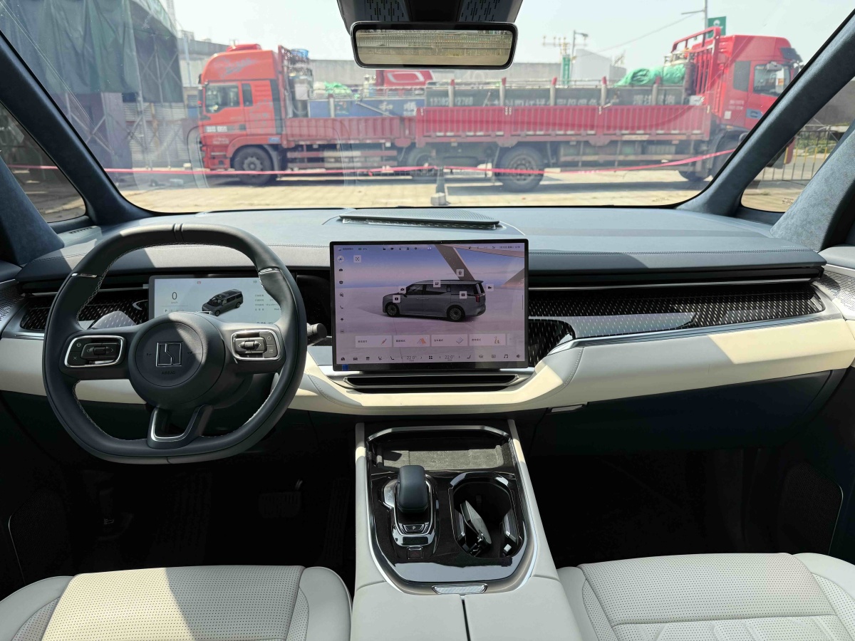 Zeekr 009 2025 car image #9