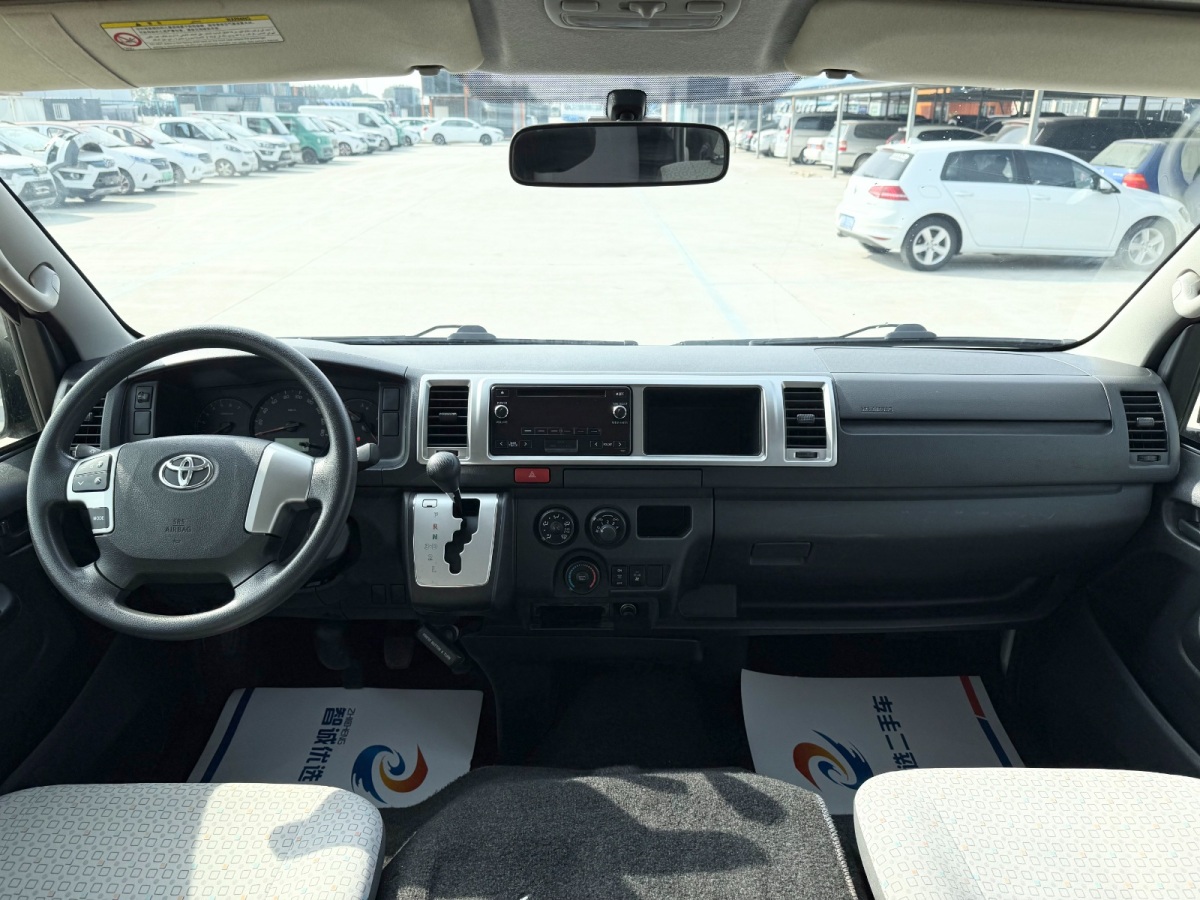 Toyota Hiace 2015 immagine di auto #9