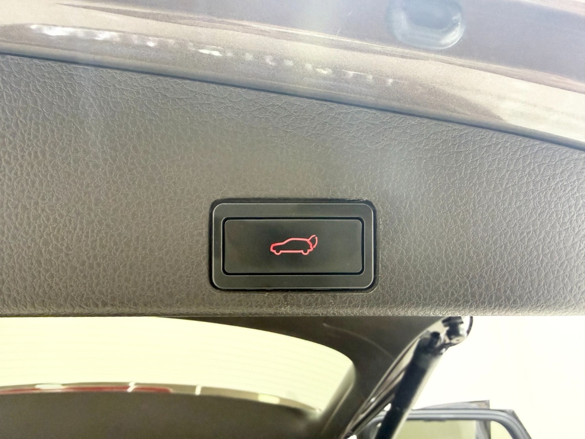 Volkswagen Touareg 2015 car image #9