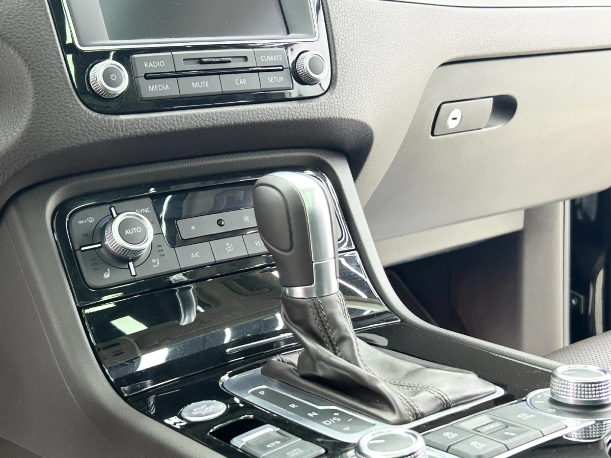 Volkswagen Touareg 2017 immagine di auto #9