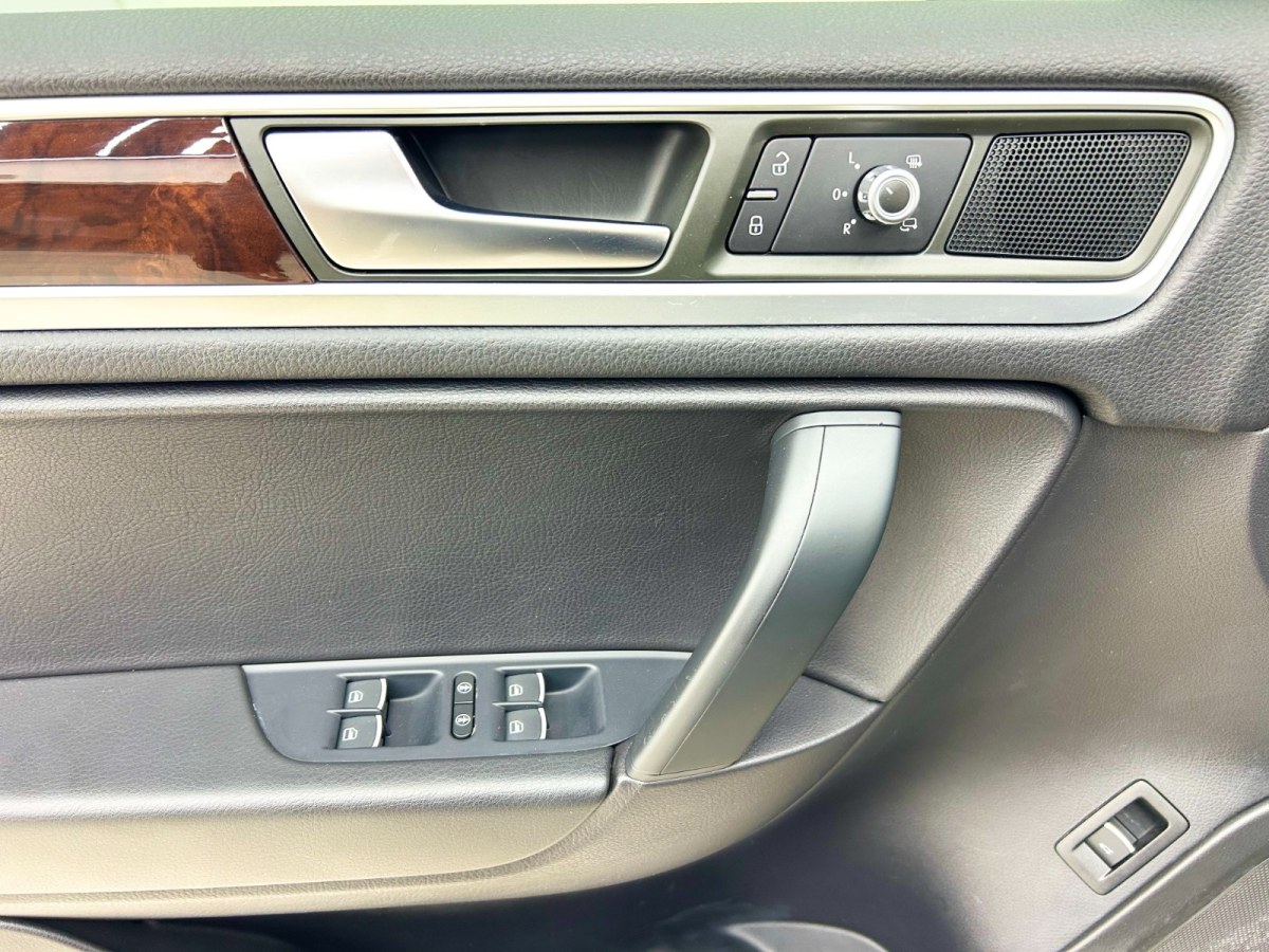 Volkswagen Touareg 2014 car image #9