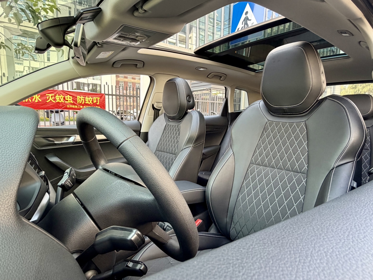 Skoda Karoq 2020 car image #9