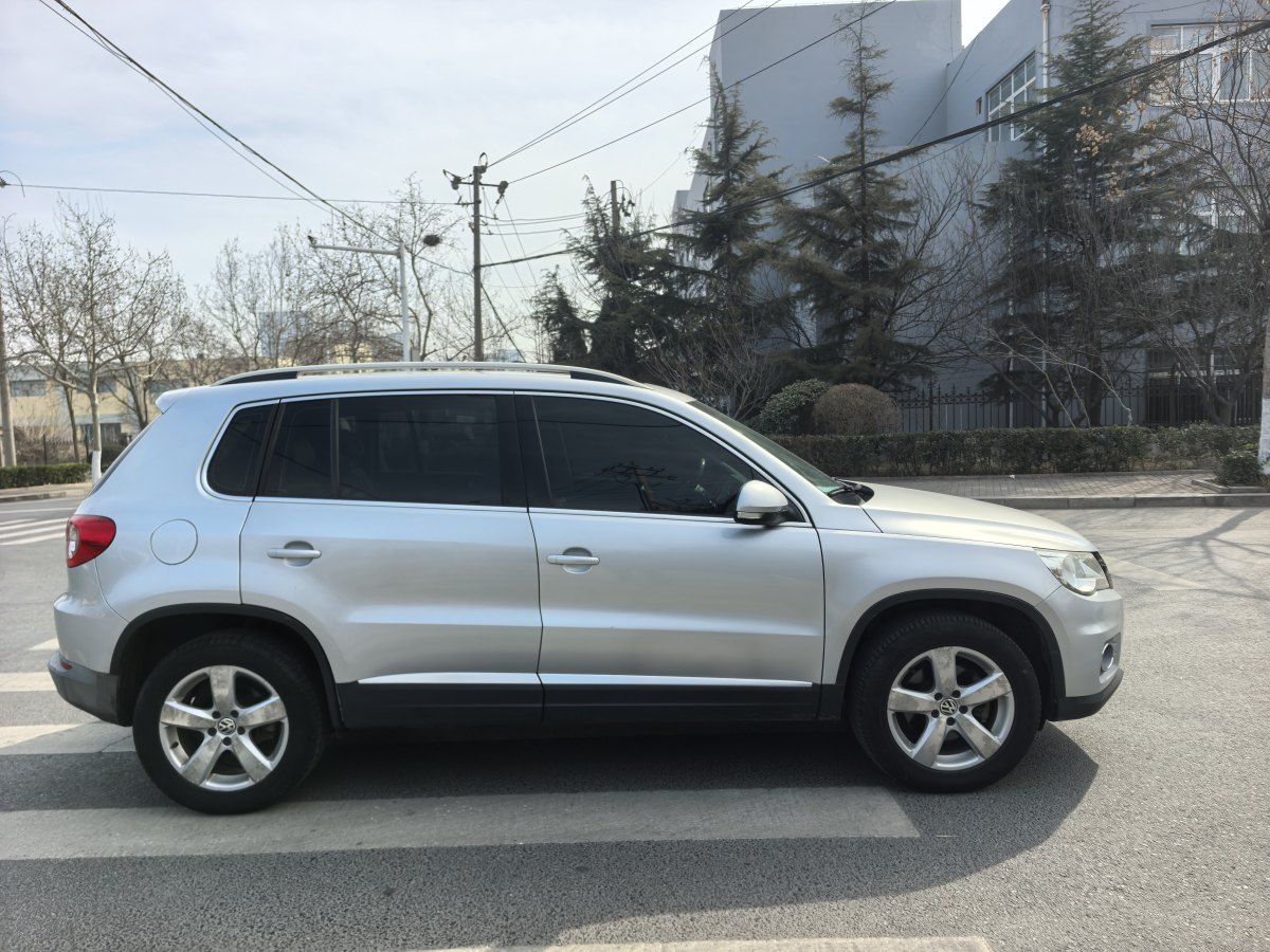 Volkswagen Tiguan 2012 car image #9