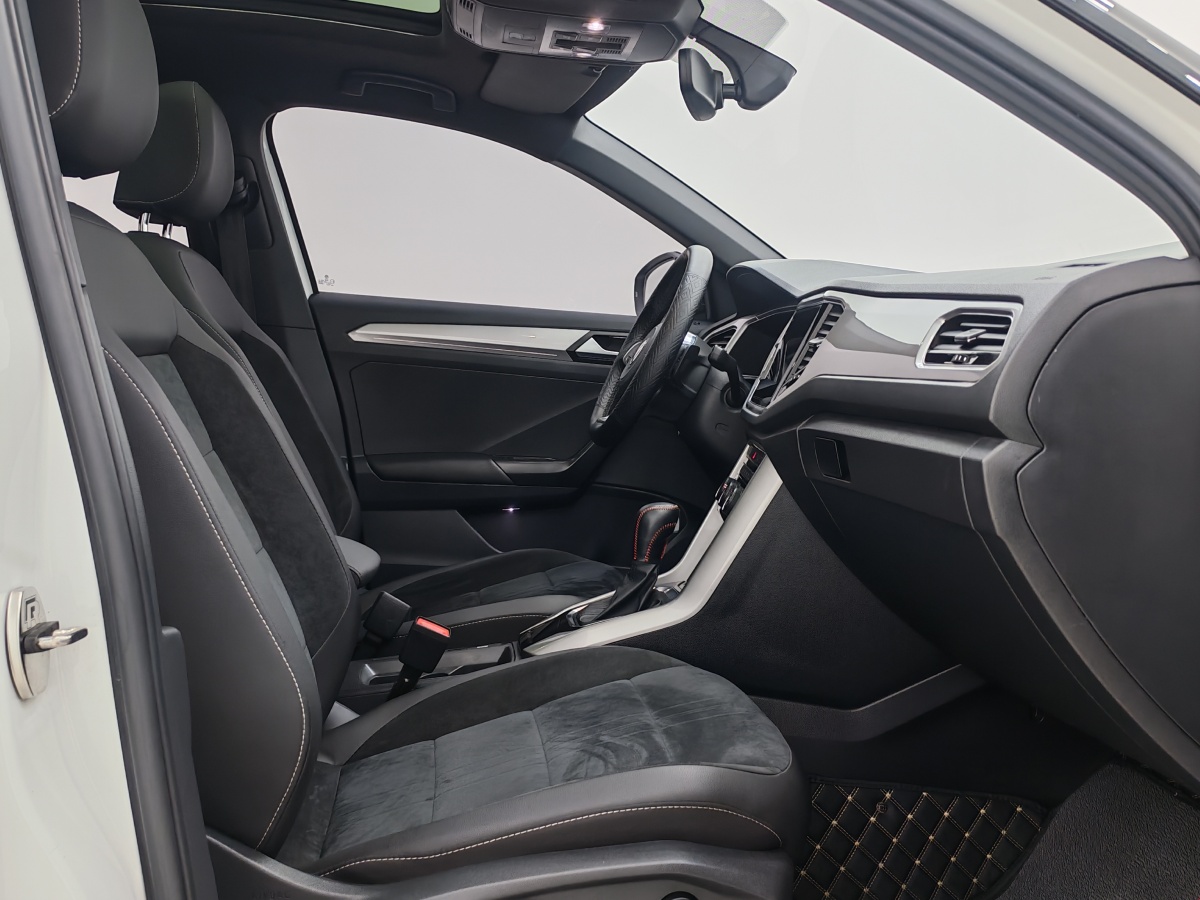 Volkswagen T-Roc 2022 immagine di auto #9