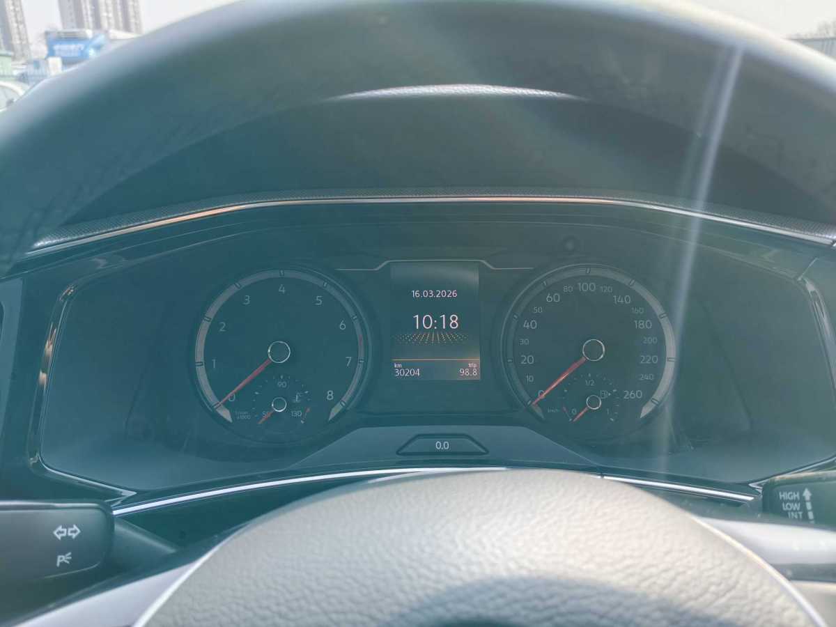 Volkswagen T-Roc 2023 car image #9