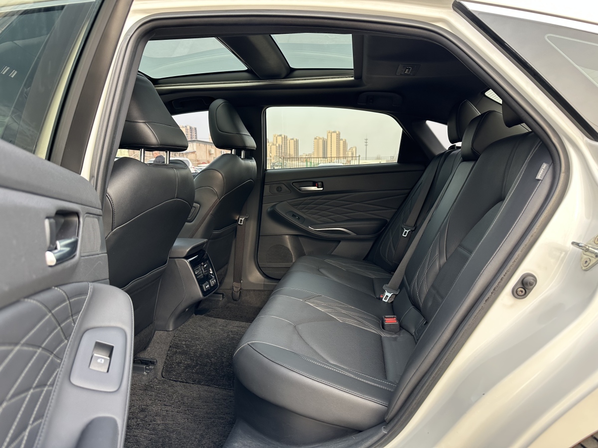 Toyota Avalon 2019 car image #9