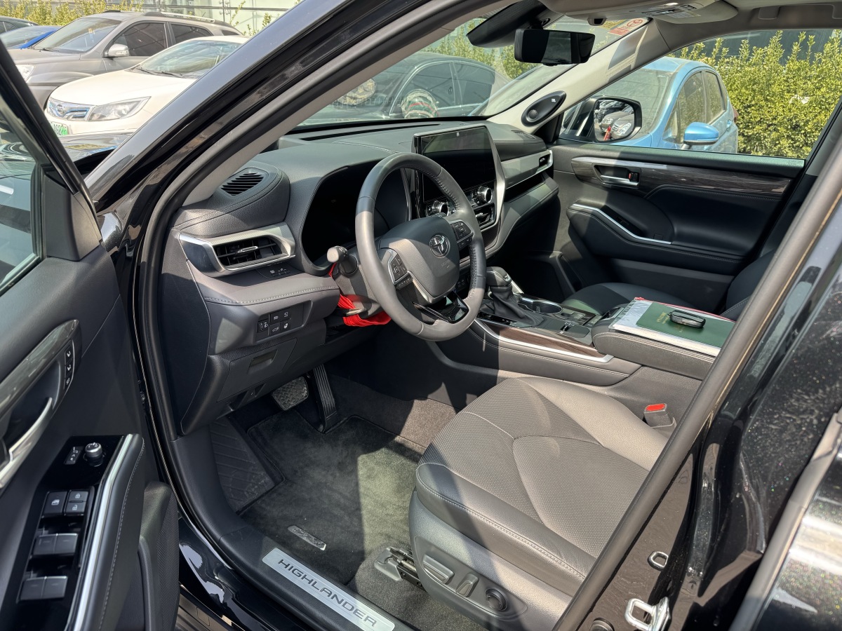 Toyota Highlander 2024 car image #9