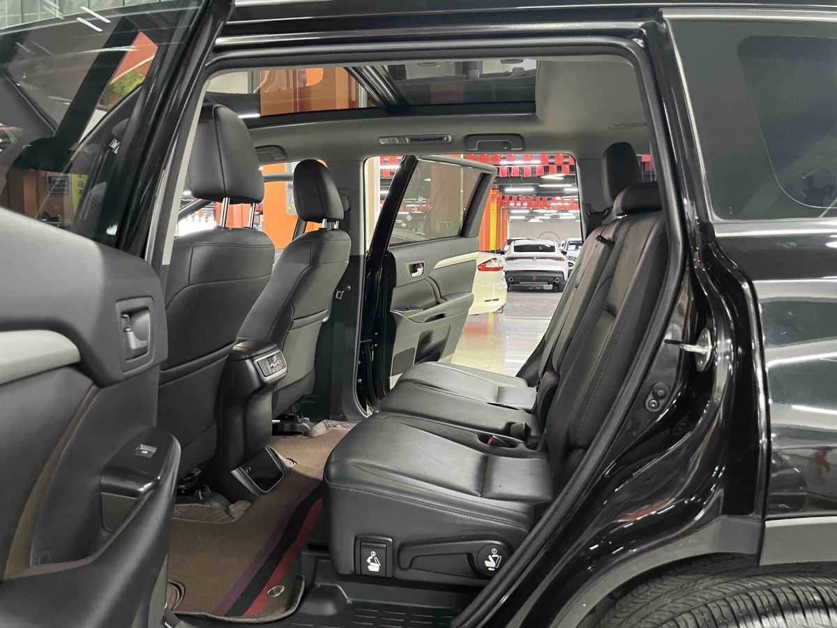 Toyota Highlander 2019 image de voiture #9