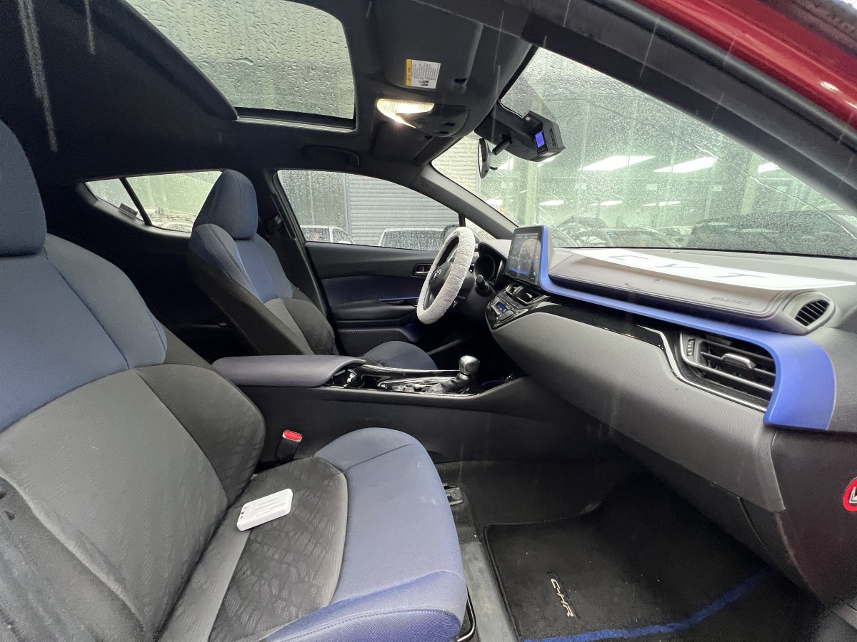 Toyota C-HR 2019 car image #9