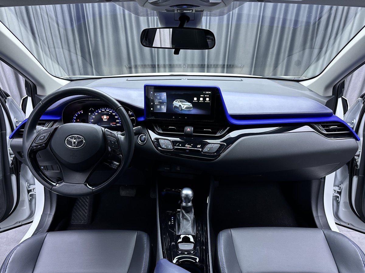 Toyota C-HR 2023 car image #9