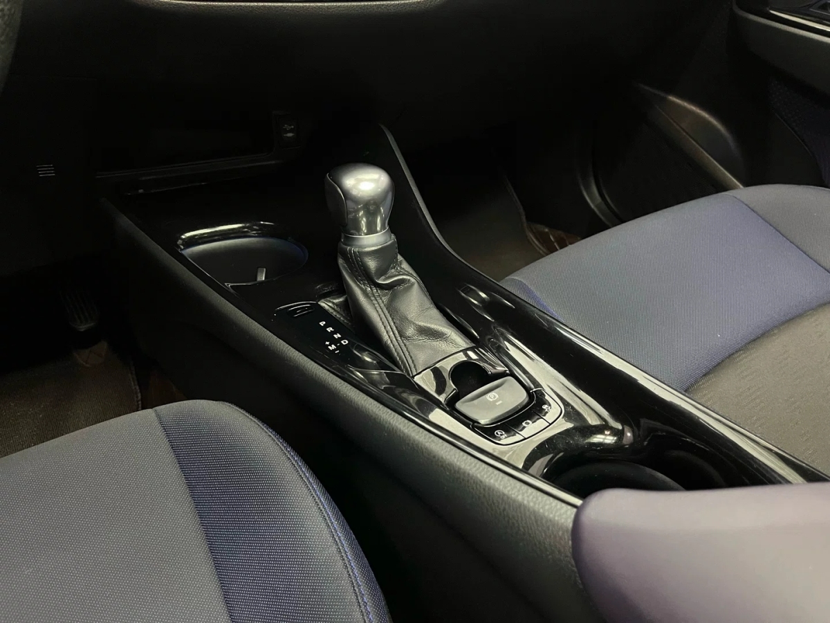 Toyota C-HR 2018 car image #9