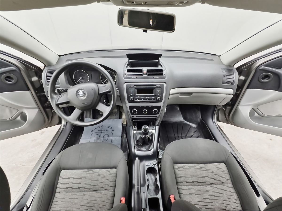 Skoda 2013 car image #9