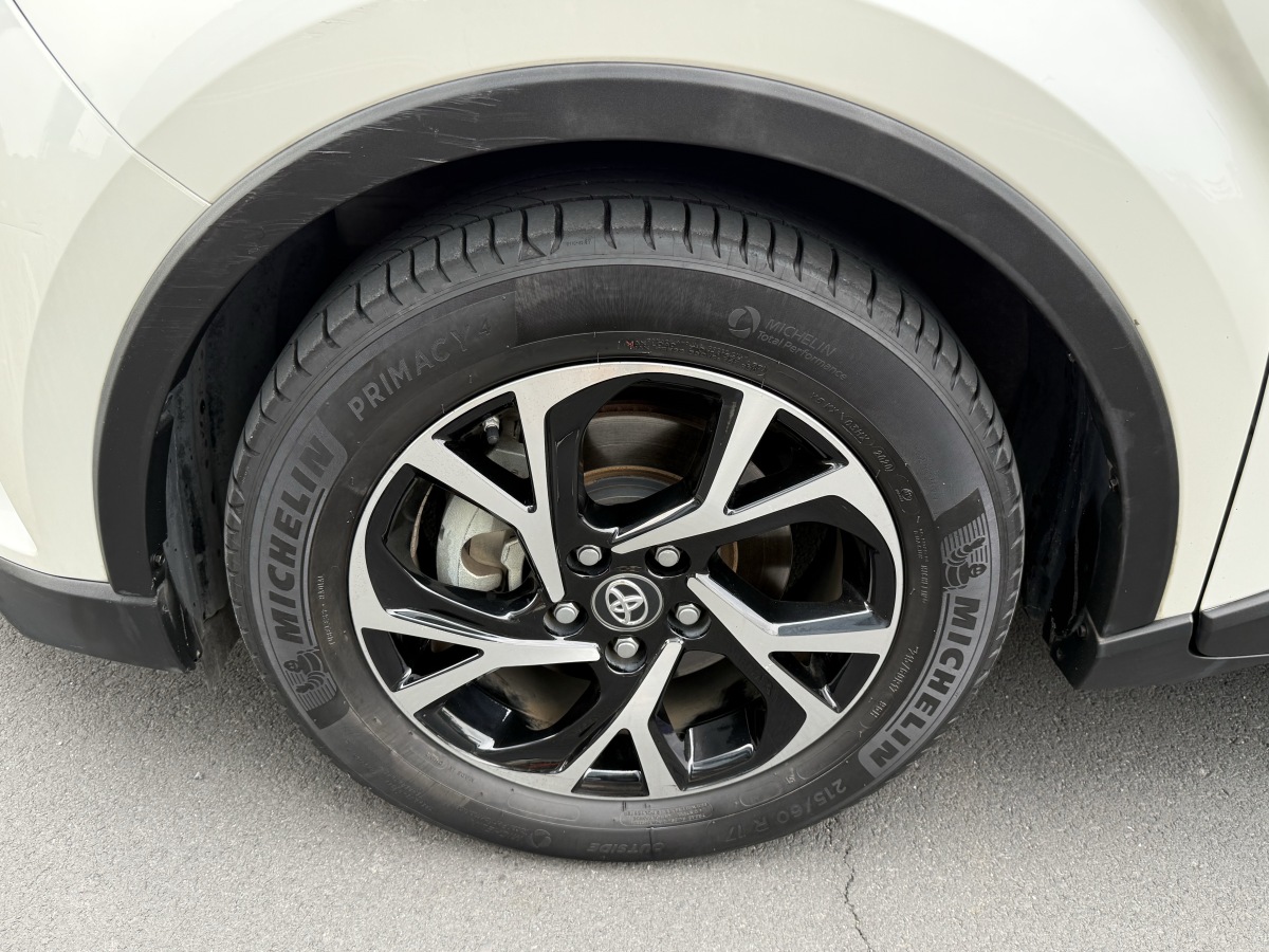 Toyota C-HR 2020 car image #9